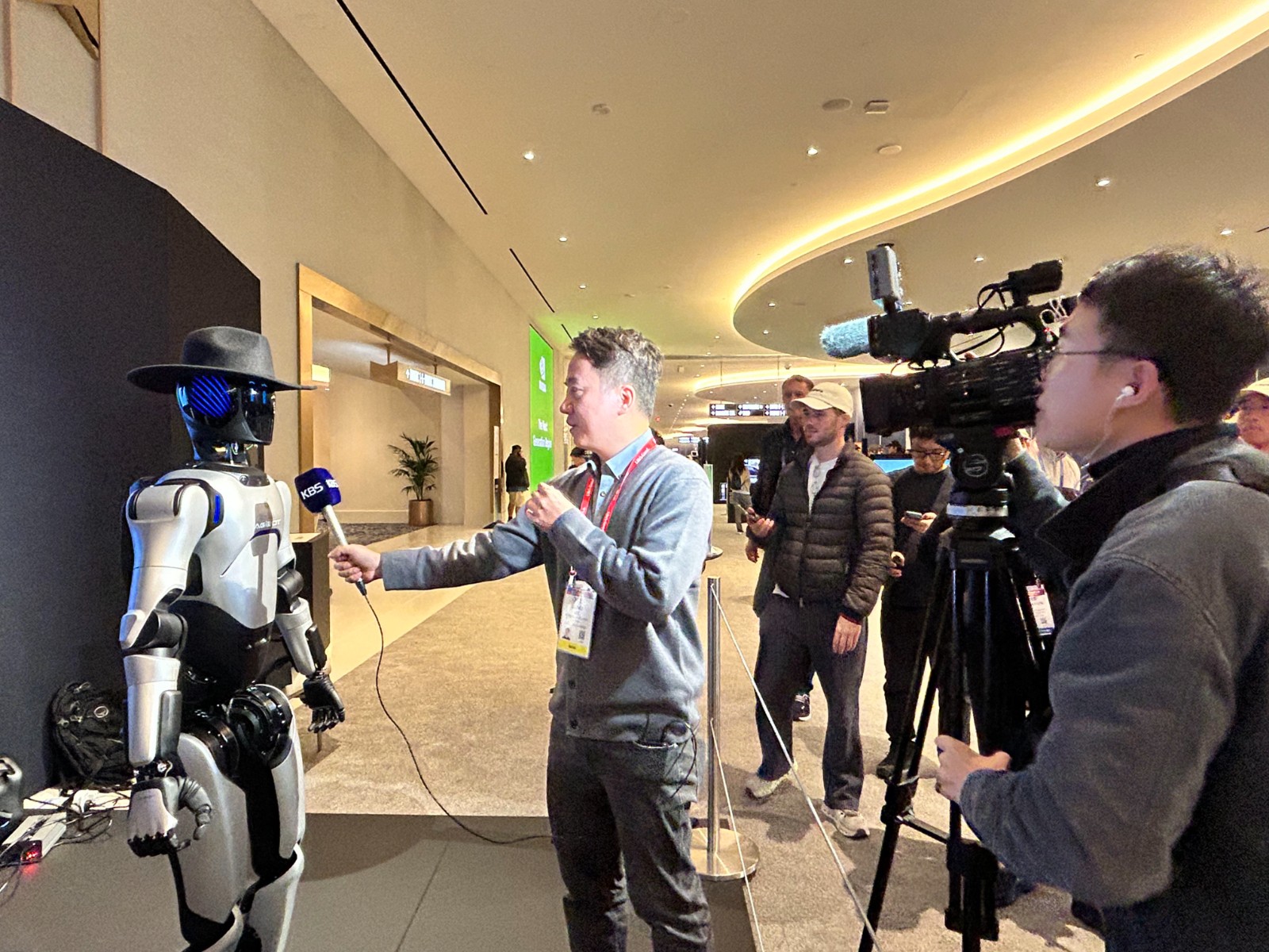 AGIBOT Makes Its U.S. Market Debut at CE...